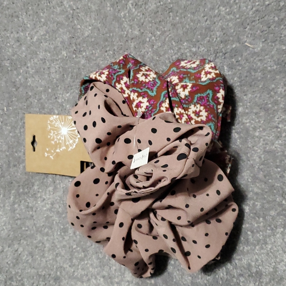 NWT Amanda Blu Oversized Scrunchie Set of 2